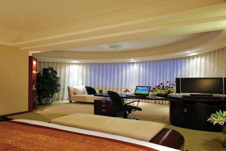 Room 28 of 42