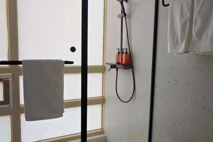 Room 17 of 29
