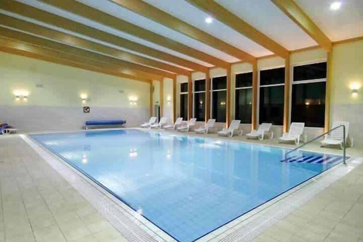 Pool 13 of 32