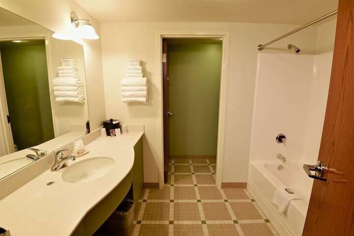 Room 18 of 38