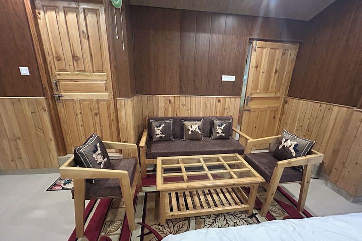 Room 9 of 14