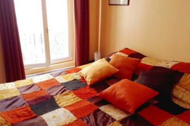 Room 9 of 16