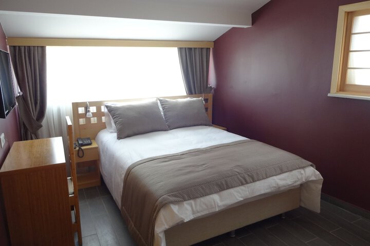 Room 19 of 105