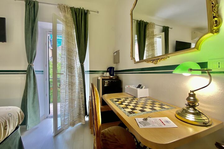 Room 104 of 190