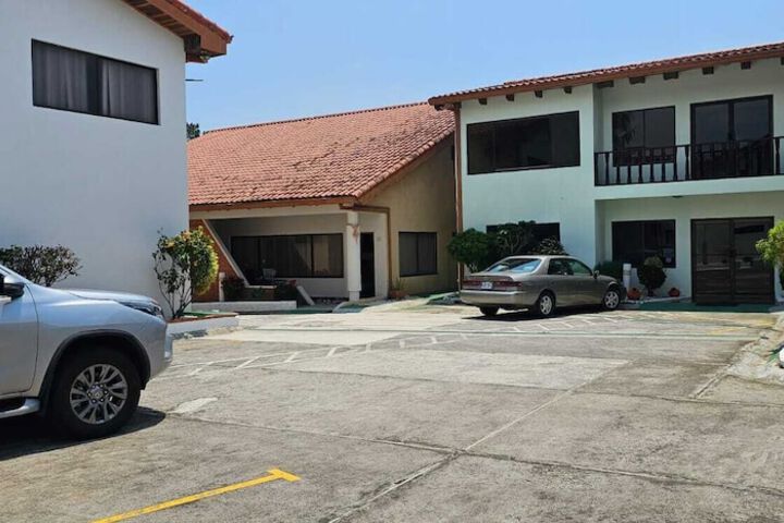 Hotel Exterior 26 of 27