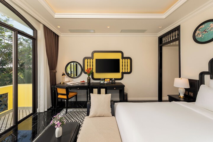 Room 33 of 107