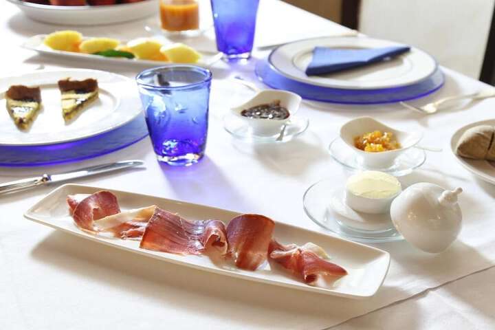 Dining 33 of 48