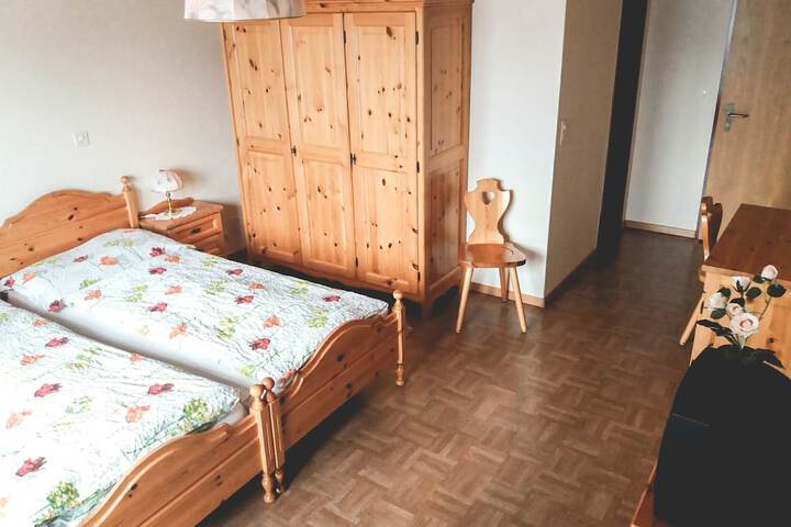 Room 5 of 8