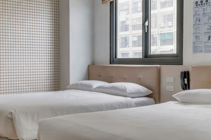 Room 42 of 93
