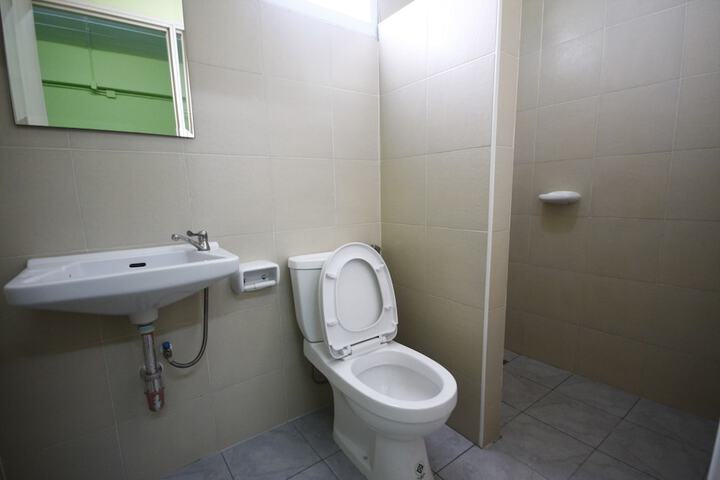 Room 6 of 15