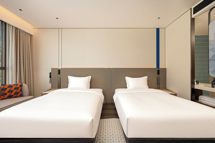 Room 34 of 77