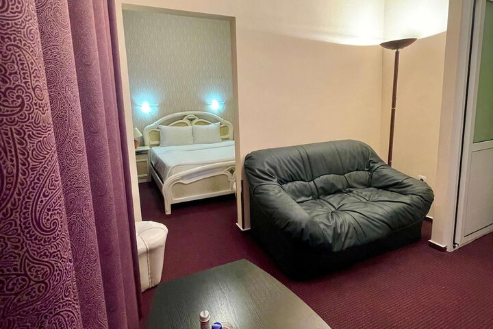 Room 33 of 151