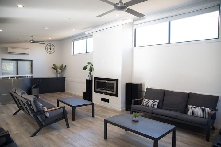 Lounge 198 of 224