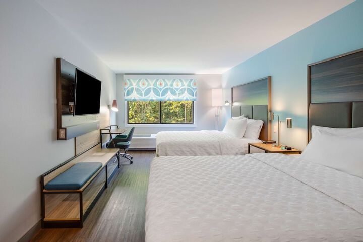 2 Queen Beds (3 of 9)