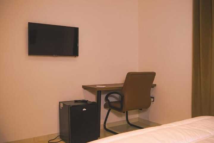 Room 5 of 28