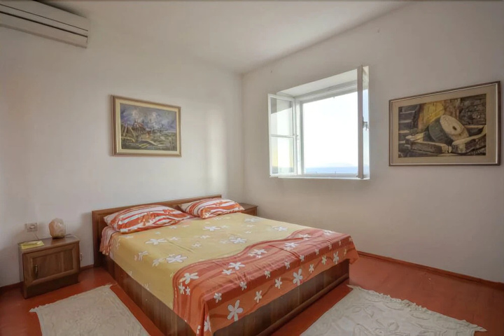 Room 3 of 12