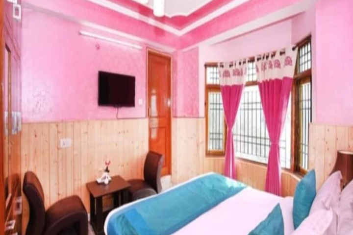 Room 5 of 8