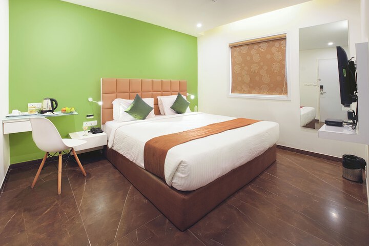 Room 6 of 28