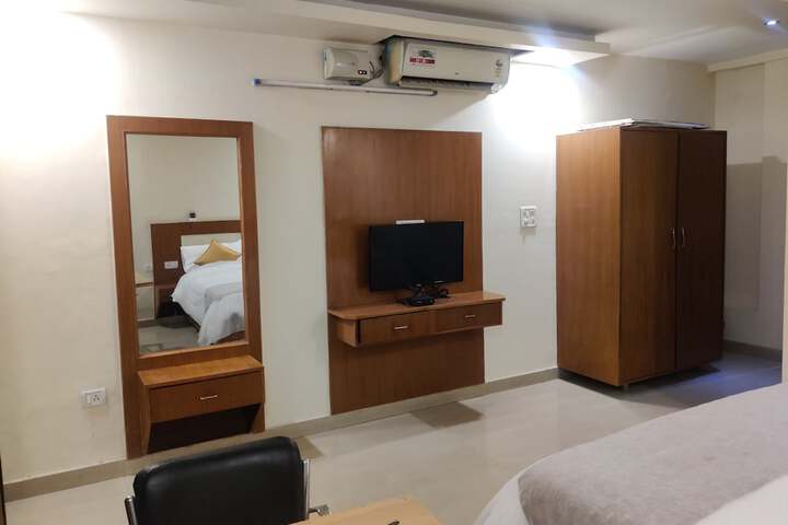 Room 9 of 31