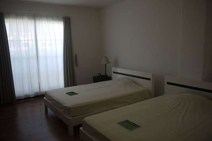 Room 11 of 40