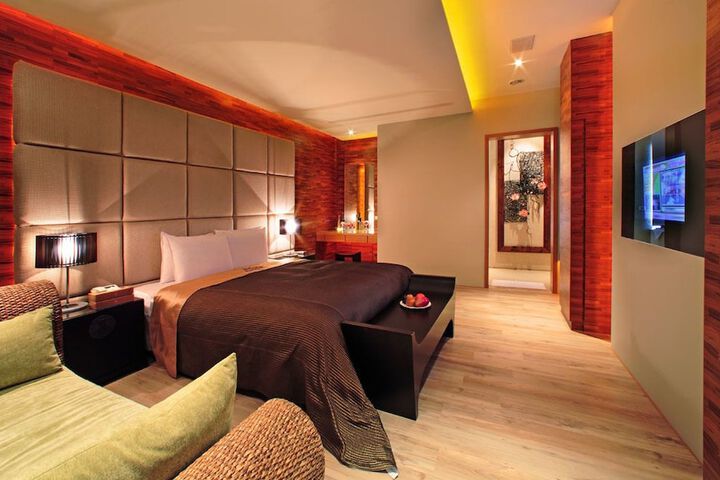 Room 25 of 33