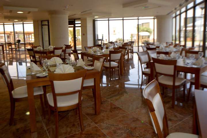 Dining 37 of 45