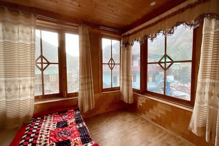Room 3 of 27