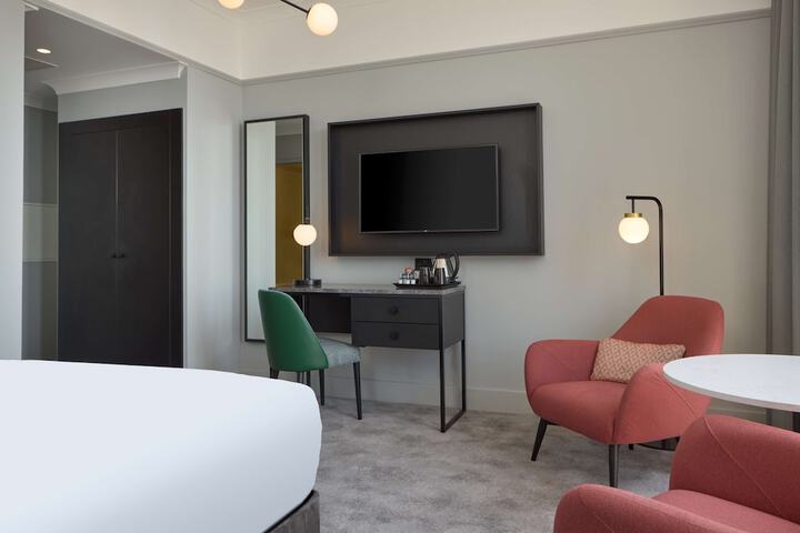 Room 17 of 182