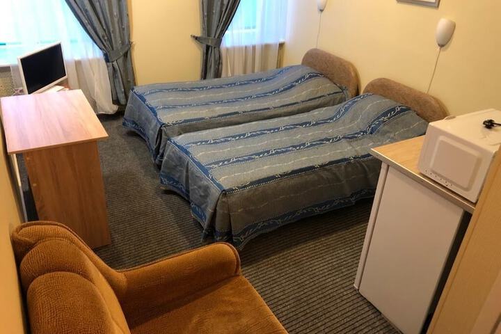 Room 6 of 12