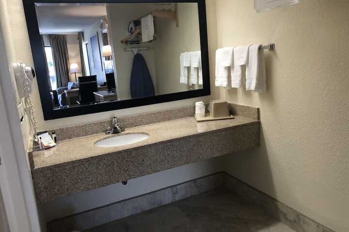 Room 25 of 41