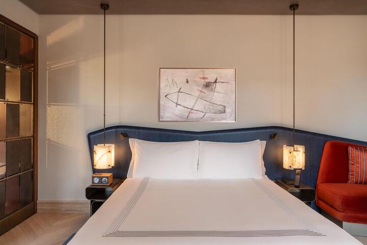 Room 10 of 94