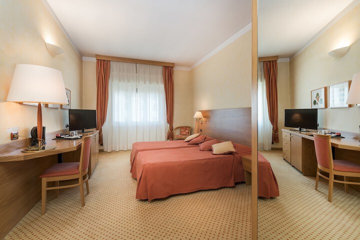 Room 16 of 114