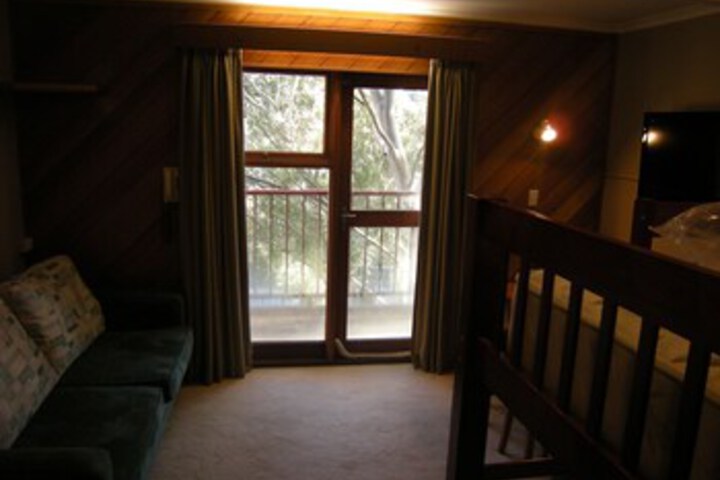 Room 10 of 32