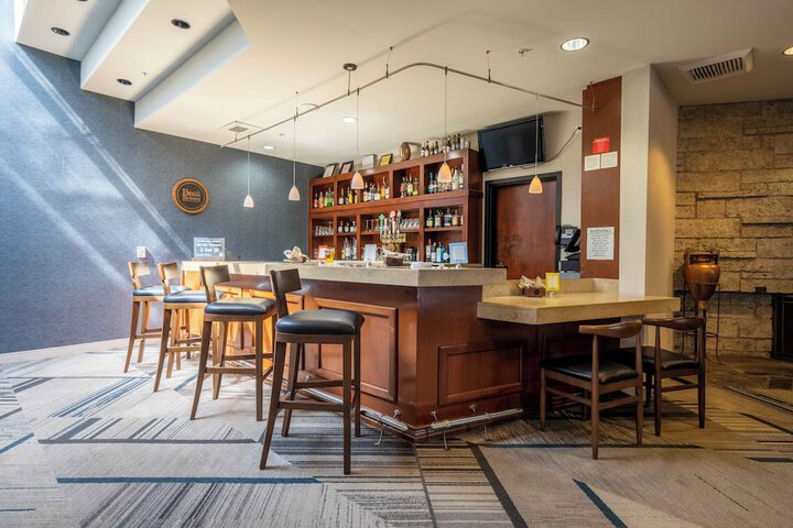 Lobby lounge