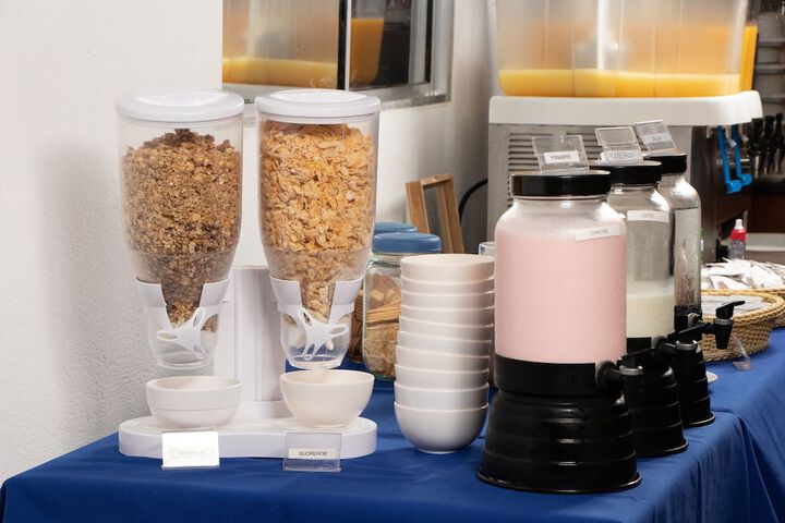 Breakfast/Coffee Service 75 of 121