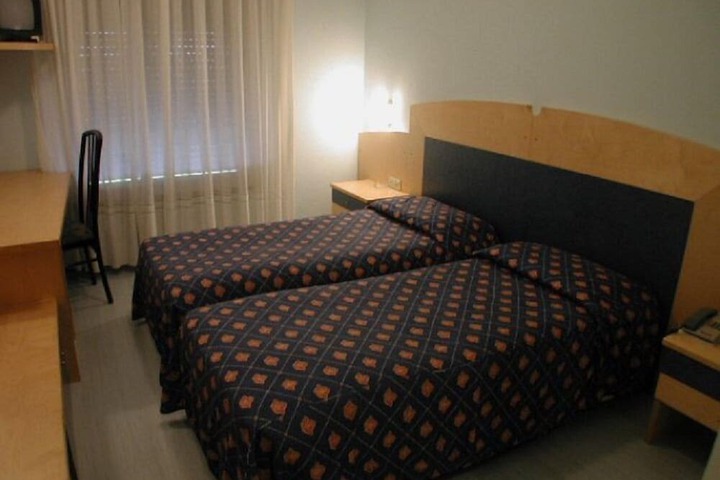 Room 10 of 25