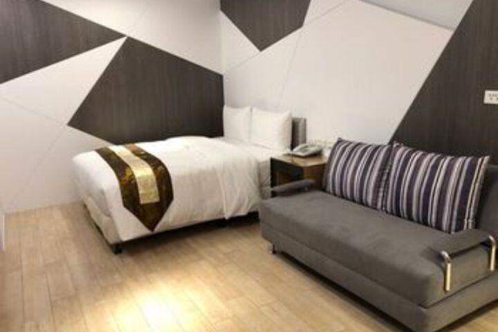 Room 18 of 48