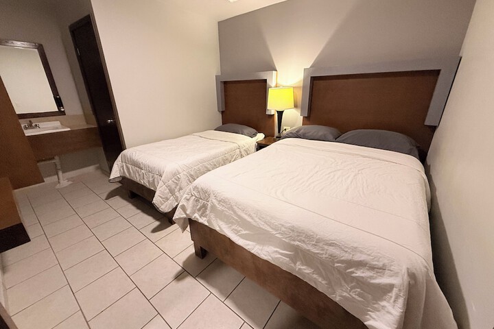 Room 7 of 28