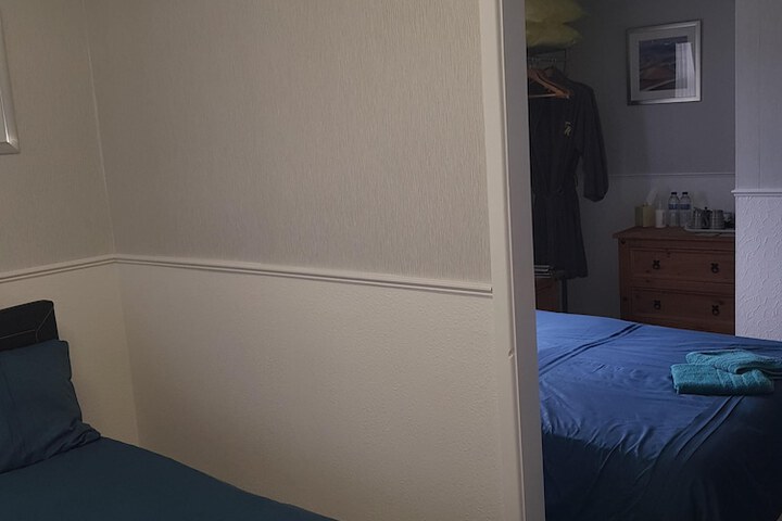 Room 8 of 93