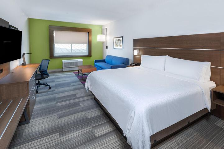 1 King Bed (4 of 10)