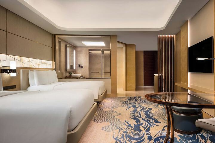 Room 10 of 60