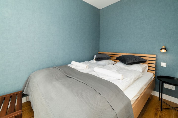 Room 83 of 375