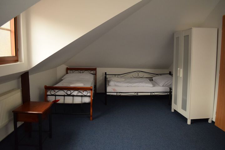 Room 28 of 90