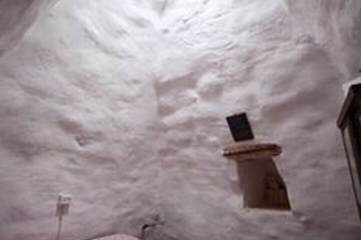 Room 7 of 12
