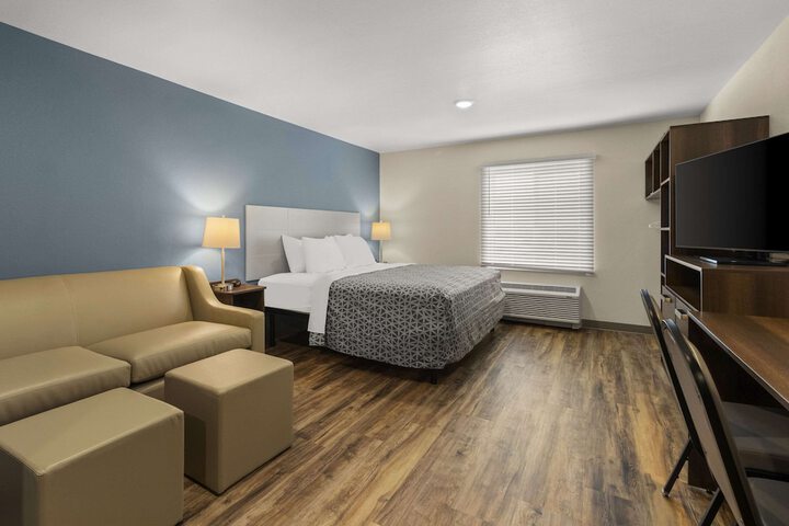 1 Queen Bed Suite (2 of 21)