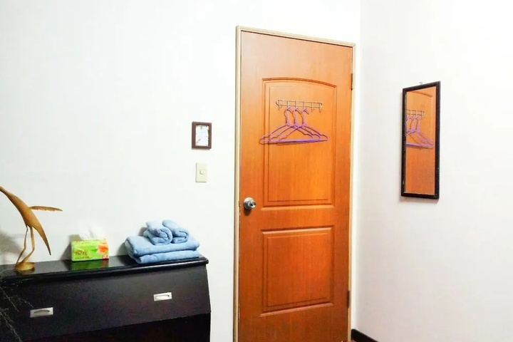 Room 4 of 20