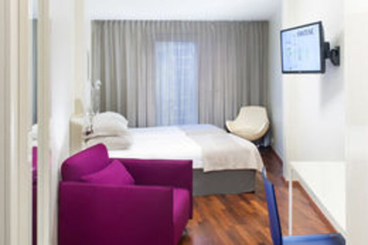 Room 40 of 73