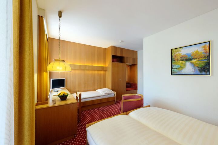 Room 5 of 65