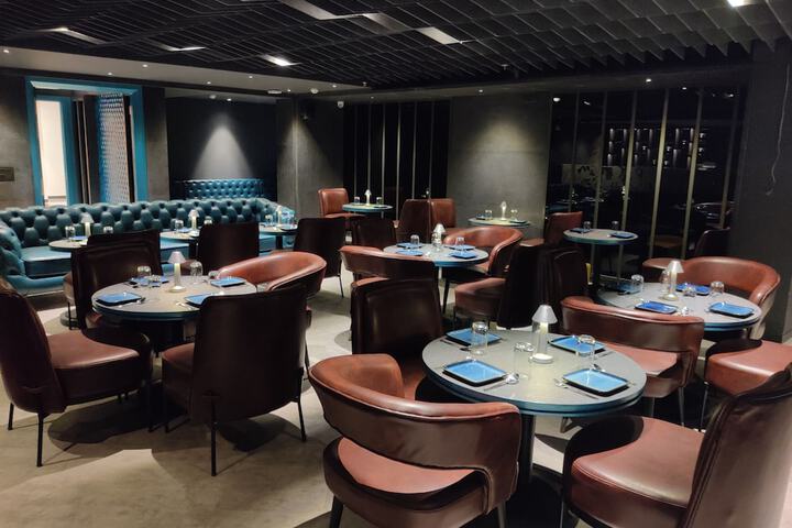Dining 21 of 24