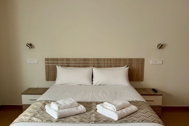 Room 9 of 38
